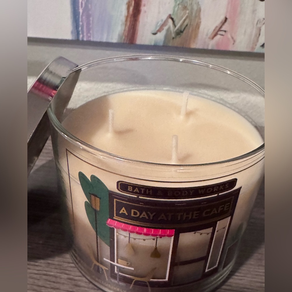 A Day At The Cafe Candle Bath and Body Works - Picture 2 of 3